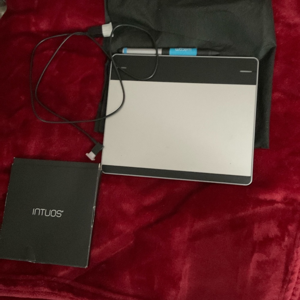 Intuos Drawing Tablet with Pen